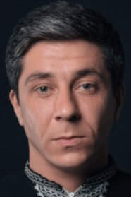 Роман Молодій