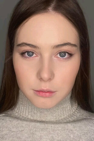 Анна Романова