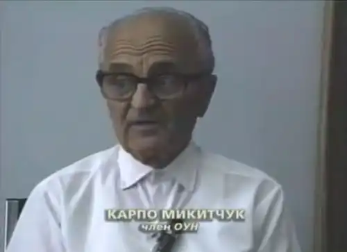 Між Гітлером і Сталіним постер